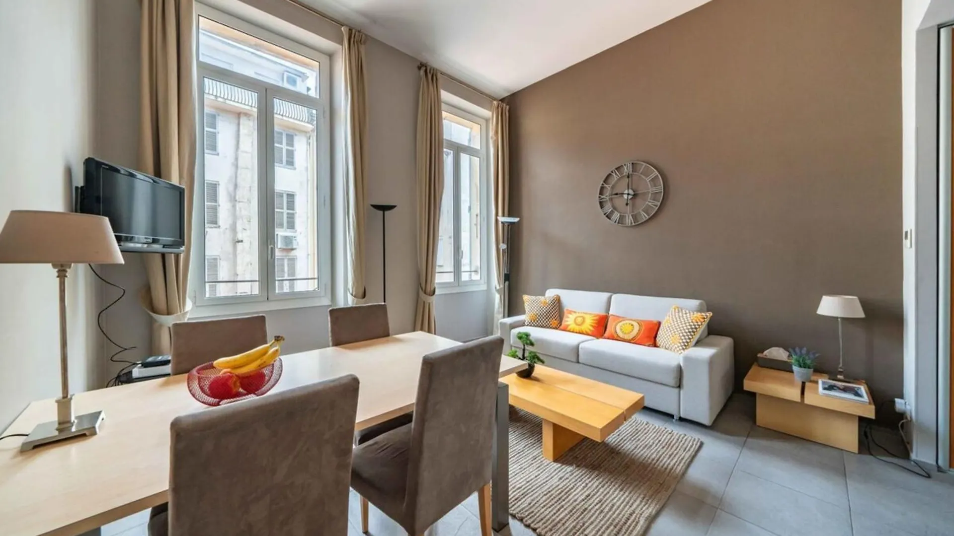Beautiful 2 Bedroom In The Heart Of كان